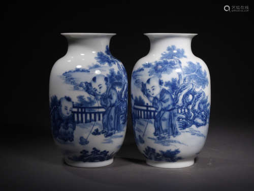 A Pair of Chinese Blue and White Porcelain Lantern-shaped Vases