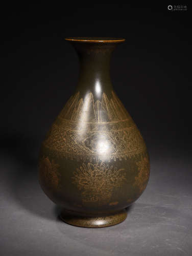 A Chinese Tea Foam Gold Porcelain Vase