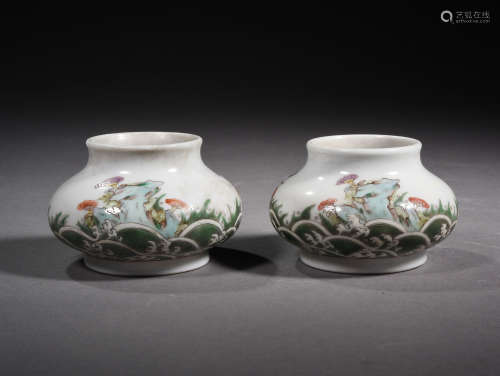 A Pair of Chinese Famille Rose Porcelain Water Pots