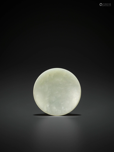 A PALE CELADON JADE SNUFF DISH, MID-QING