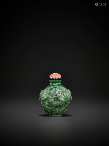 A SPINACH-GREEN JADE SNUFF BOTTLE, QING