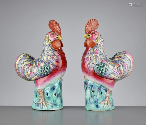A LARGE PAIR OF FAMILLE ROSE ROOSTERS, QI…