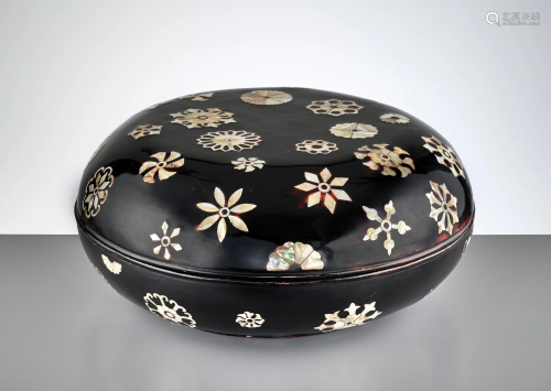 A MOTHER-OF-PEARL-INLAID BLACK LACQUER BOX AND COVER