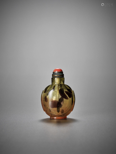 A GLASS SNUFF BOTTLE IMITATING TORTOISESHELL QI…