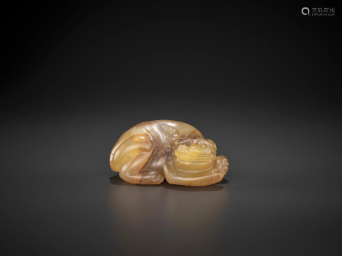 AN AGATE BUDDHIST LION, LATE MING TO EARLY …
