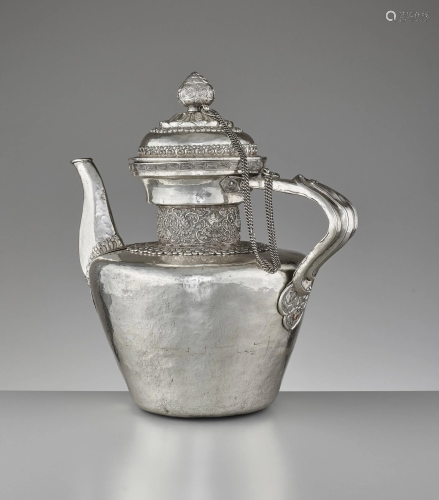 A LARGE SILVER TEAPOT AND COVER, QING DYNASTY