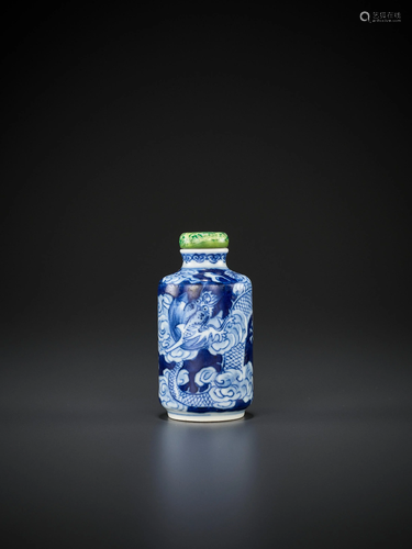 A BLUE AND WHITE PORCELAIN SNUFF BOTTLE, …