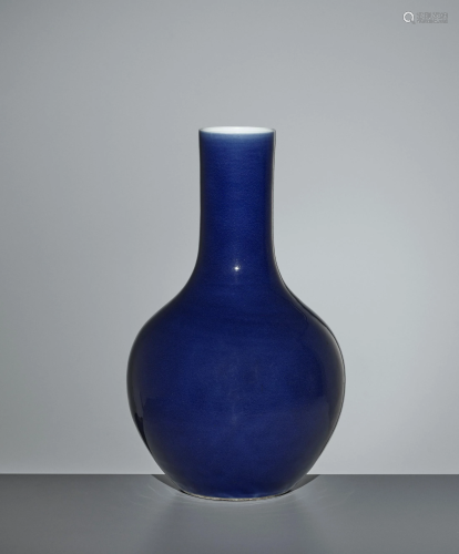 A BLUE GLAZED BOTTLE VASE, TIANQIUPING