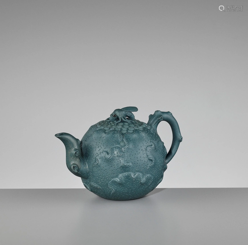 A YIXING TEAPOT, LATE QING TO REPUBLIC