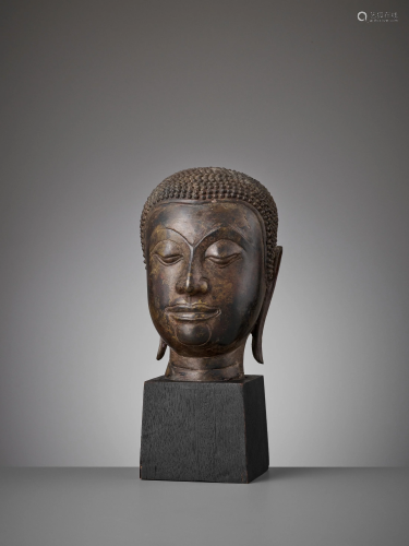 A SUKHOTHAI BRONZE HEAD OF BUDDHA, KAMPHAE…