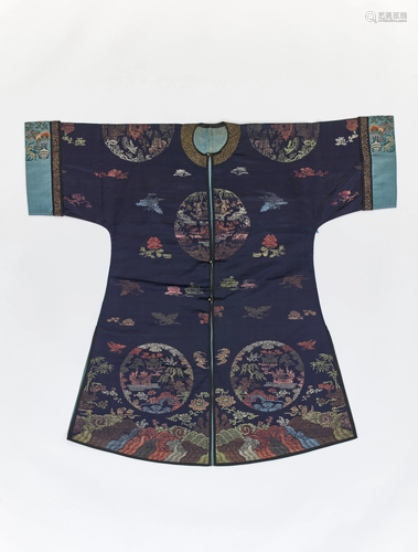 AN EMBROIDERED LONGGUA LADY'S SURCOAT