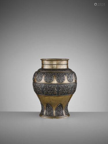 AN ARCHAISTIC BRONZE BALUSTER VASE, 17T…