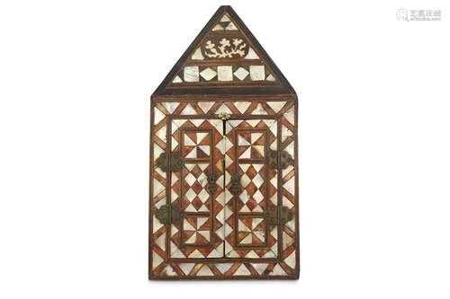 λ A BONE, MOTHER-OF-PEARL AND TORTOISE SHELL-INLAID NICHE MIRROR