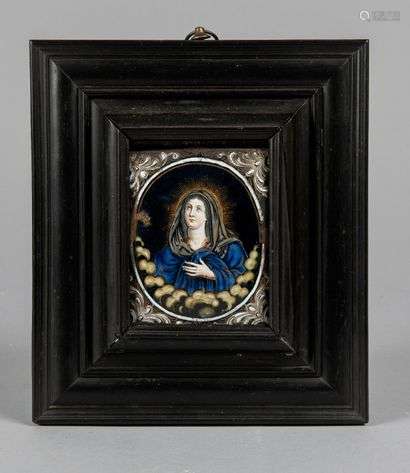 PLATE in polychrome painted enamel with gold highlights representing the Virgin in bust, the hand on the chest, in a medallion bordered by rocaille foliage in re-relief.Monogrammed NL for Nicolas I Laudin.Limoges, second half of the 17th century 9.5 cm x 8.9 cm In an ebony veneer frame (Accidents and glaze jumps, restoration)