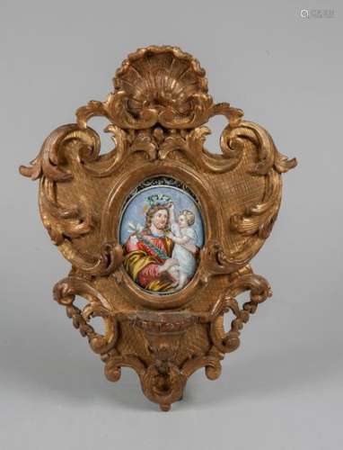 BENITTY in carved and gilded wood decorated with foliage scrolls and shells on a latticework background. It presents in its center an oval plate in enamel on copper representing the Child Jesus crowned with flowers Saint Joseph.18th century.Size of the plate 15 x 12 cmDimensions of the stoup: 42 x 30.5 cm(Restorations)