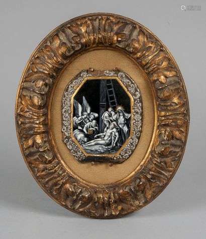 KNOTTED STONEOctagonal plate in enamel on copper with grisaille decoration on a black background of a scene from the deposition of Christ.in a surround of scrolls in re-liefs.Inscription on the reverse: P.NOUALHER EMAILLEUR A LYMOGES.Limoges, 17th century.16,5 x 14 cm(Accidents and misses, deformations)In a 17th century style giltwood frame.