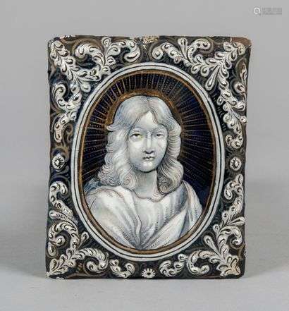Rectangular PLATE in enamel on copper with a radiant Christ in medallion surrounded by garlands of foliage in relief.Limoges, 17th century.11 x 9 cm(Accidents and misses, restorations).