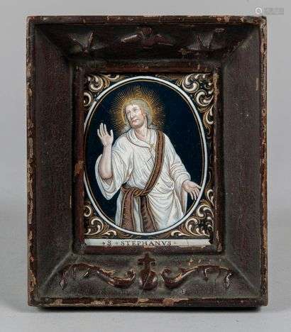 LAUDIN WORKSHOPEnamel on copper plate painted with the portrait of Saint Stephen au-réolé in an oval medallion. Corbels decorated with arabesques in relief.Monogrammed counter-enamel NLLimoges, 17th century.10.5 x 8.5 cm(Accidents and misses)In a carved wooden frame decorated with stars, the Holy Spirit and a crucigerous orb.