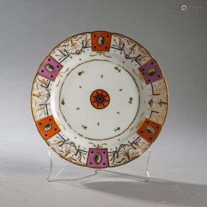 PARIS OR BRUSSELSPorcelain plate with polychrome decoration of a rosette in a medallion with an orange background in the center and on the wing of rosettes in reserves with alternating mauve and orange backgrounds and surrounded by garlands of flowers and leafy foliage.Marked: B in gold.End of the 18th century. Diameter : 24,5 cm