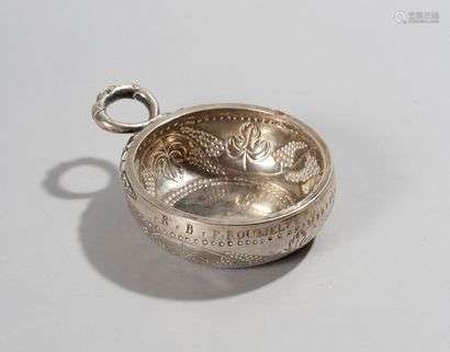 Silver wine tasting, the body decorated with stylized vine branches, the handle formed by two snakes. The neck engraved R.B.F. Roussel.Department, 1819-1838 (800°/°°)Weight: 145 g