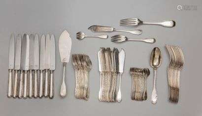 Housewife's piece of plain silverware consisting of twelve fish cutlery, twelve oyster forks, twelve forks and twelve table knives, one soup spoon, one punch shovel. Minerva hallmark, 1st title. Goldsmith : Hénin et Cie Weight excluding knives: 3010 g
