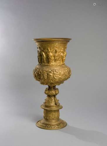 Large chalice with relief decoration of battle scenes and NOC legendWITER MIT GOTS MILF 1536 IM 1525 RESER MARLUS EBER VON FRANCH RICM VO BOFFIA3.Gilded electroplating casting of a 16th century originalHigh. : 38 cm