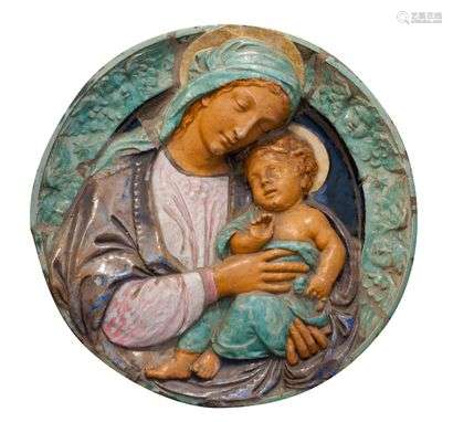 Important polychrome enamelled terracotta medallion. It represents a figure of the Virgin and Child in high relief.In the taste of Della RobiaSmall shocks, accidents and misses.Diameter: 59 cm