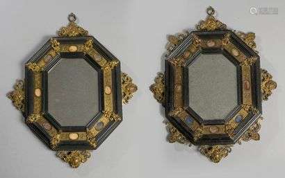 Pair of octagonal mirrors in wood, bronze and hard stone. Florentine style of the 17th century.Tall. Height : 37 cm - Width : 31 cm
