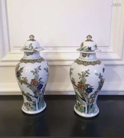 PAIR OF BALUSTER VASES covered in porcelain with a decoration of flowered branches. Samson's factory.Accidents to one of the lids