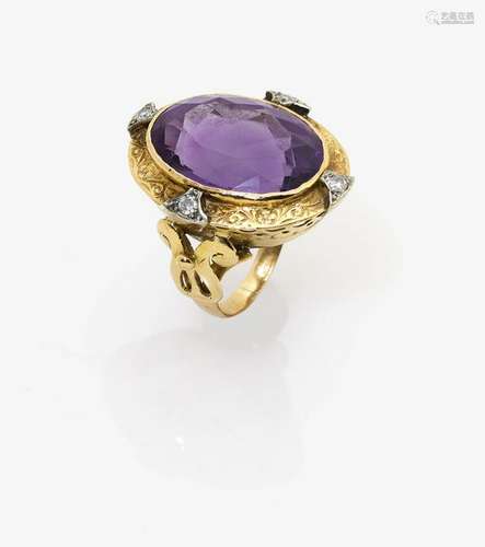 Historisierender Mantelring mit Amethyst und Diamanten