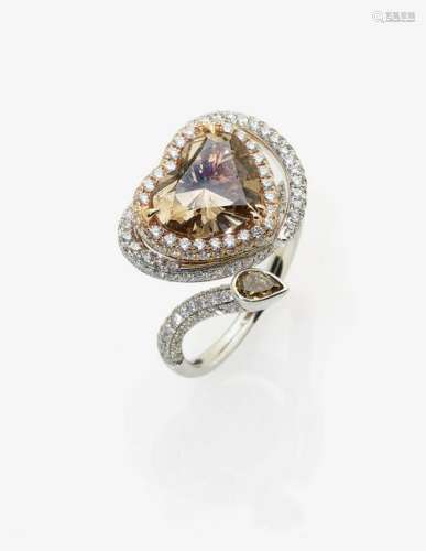 Ring mit herzförmigem Fancy Dark Orangy Brown Diamant