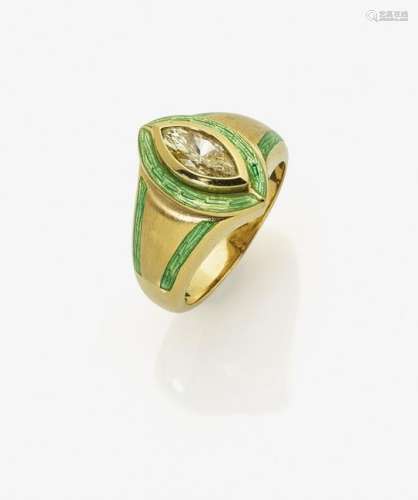 Ring mit grünen Email und gelben Diamant