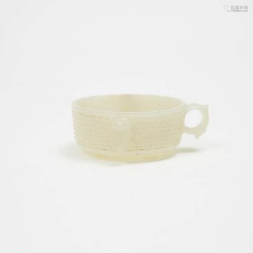 二十世紀早期 白玉雲紋杯 An Archaic Style White Jade Cup, Early 20th Century