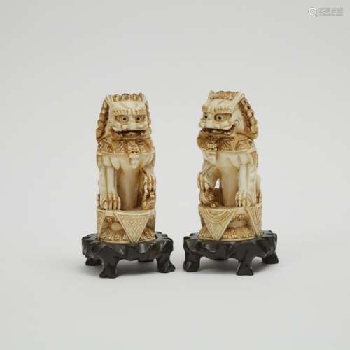 約1940年 中國牙雕福獅一對 A Pair of Chinese Ivory Carved Lions, Circa 1940