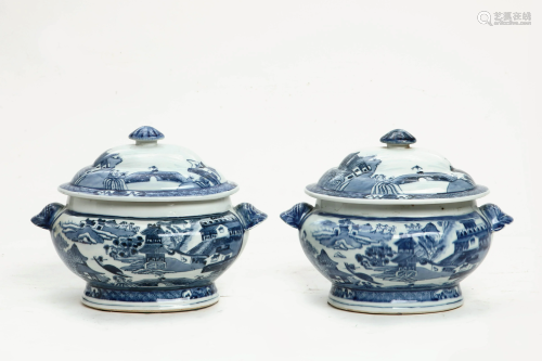 A pair of Chinese blue and white porcelain oval cov…