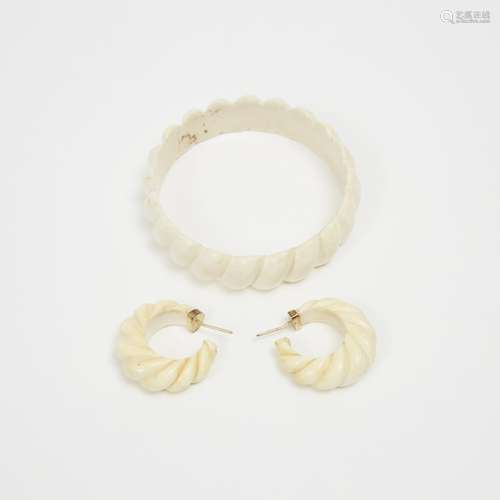 牙雕耳環一對 牙雕手鐲一組三件 A Set of Ivory Spiral Earrings and Bangle