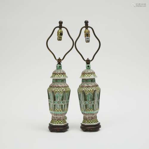 十九世紀 素三彩花草紋蓋瓶一對 A Pair of Su Sancai Glazed Vase Lamps, 19th Century