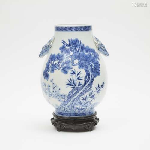 青花通景紋鹿耳尊 A Blue and White Hu-Form Deer Handle Vase