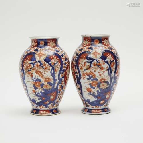 十九世紀 日本伊萬里燒花鳥紋瓶一對 A Pair of Japanese Imari Vases, 19th Century