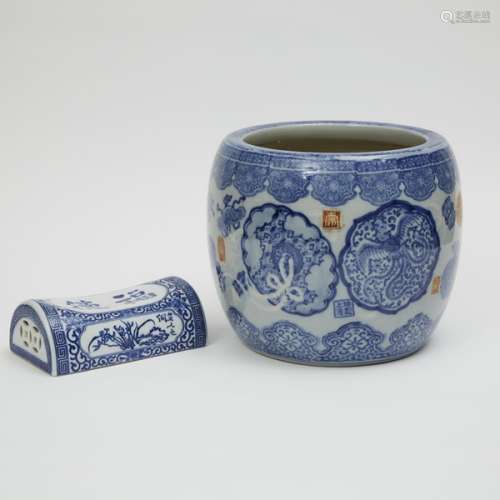 青花'德福'枕 花盆一組兩件 Two Blue and White Porcelain Wares