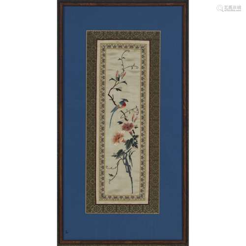 中國花鳥紋繡片兩件 Two Framed Chinese 'Birds and Flowers' Embroidered Panels