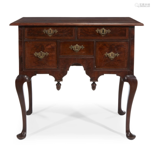 Queen Anne veneered walnut dressing table, New E…