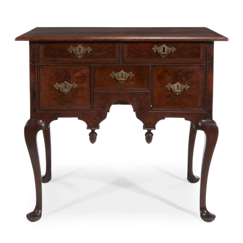 Queen Anne veneered walnut dressing table, New E…