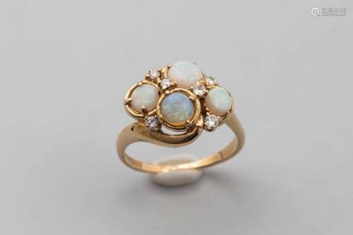 18k yellow gold ring surmounted by 4 opals and dia…