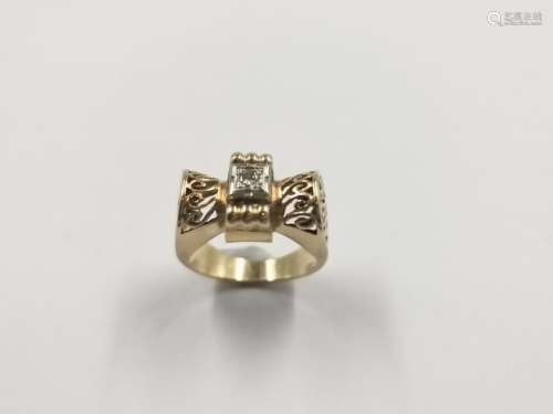 Bow ring in 18k openwork yellow gold surmounted by…