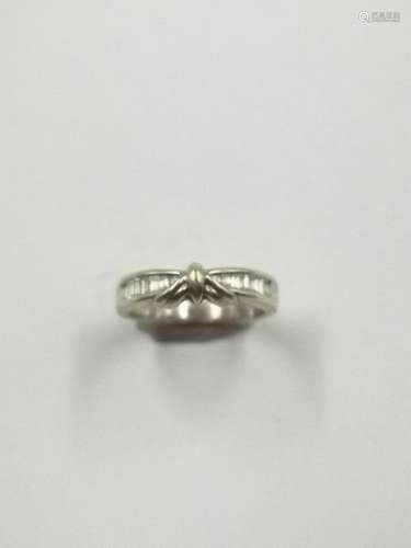 18k yellow gold wedding band knotted with a line o…