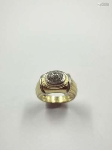 18k yellow and white gold ring with a gadroon moti…