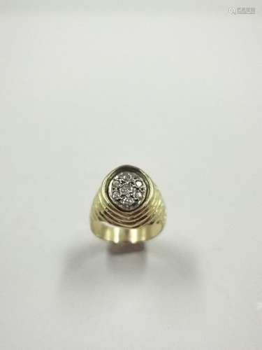 Knight's signet ring in 18k yellow gold with a man…