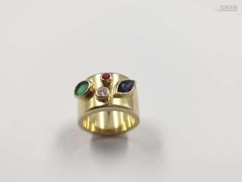 18k yellow gold ring surmounted by rubies, emerald…