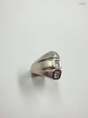 Triple ring in 18k white gold surmounted by 3 diam…